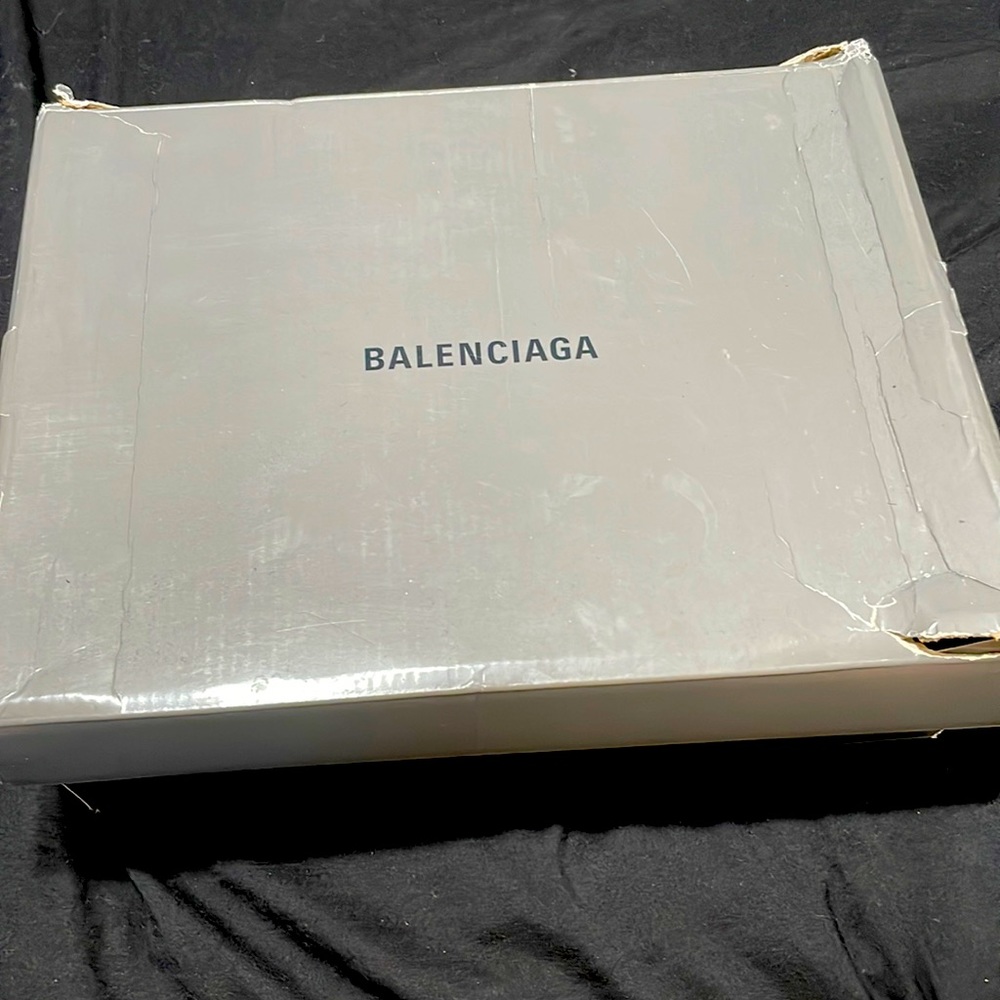 Triple s Balenciaga size 6 USA